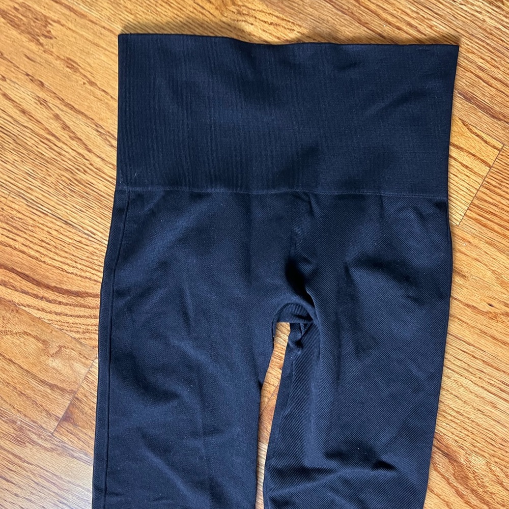 SPANX Black Look At Me Now High-Waisted Crop Leggings - Picture 3 of 6